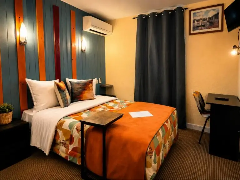 Hôtel L'Étoile Aéroport A61 chambre Carcassonne